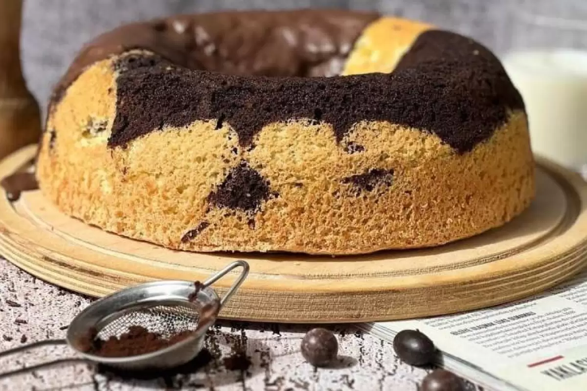 (ویدئو) طرز پخت کیک شکلاتی دو رنگ فقط در ۲۰ دقیقه