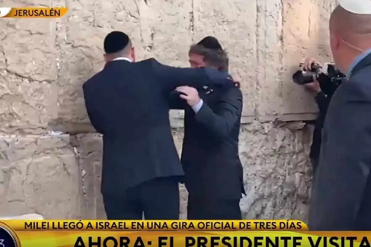 (ویدئو) رئیس جمهور آرژانتین مقابل دیوار ندبه به گریه افتاد