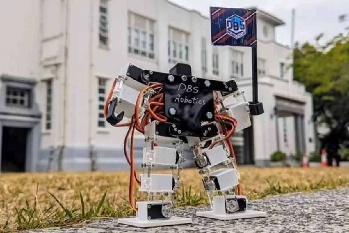 (ویدیو) رکورد کوچک‌ترین ربات انسان نمای جهان شکسته شد