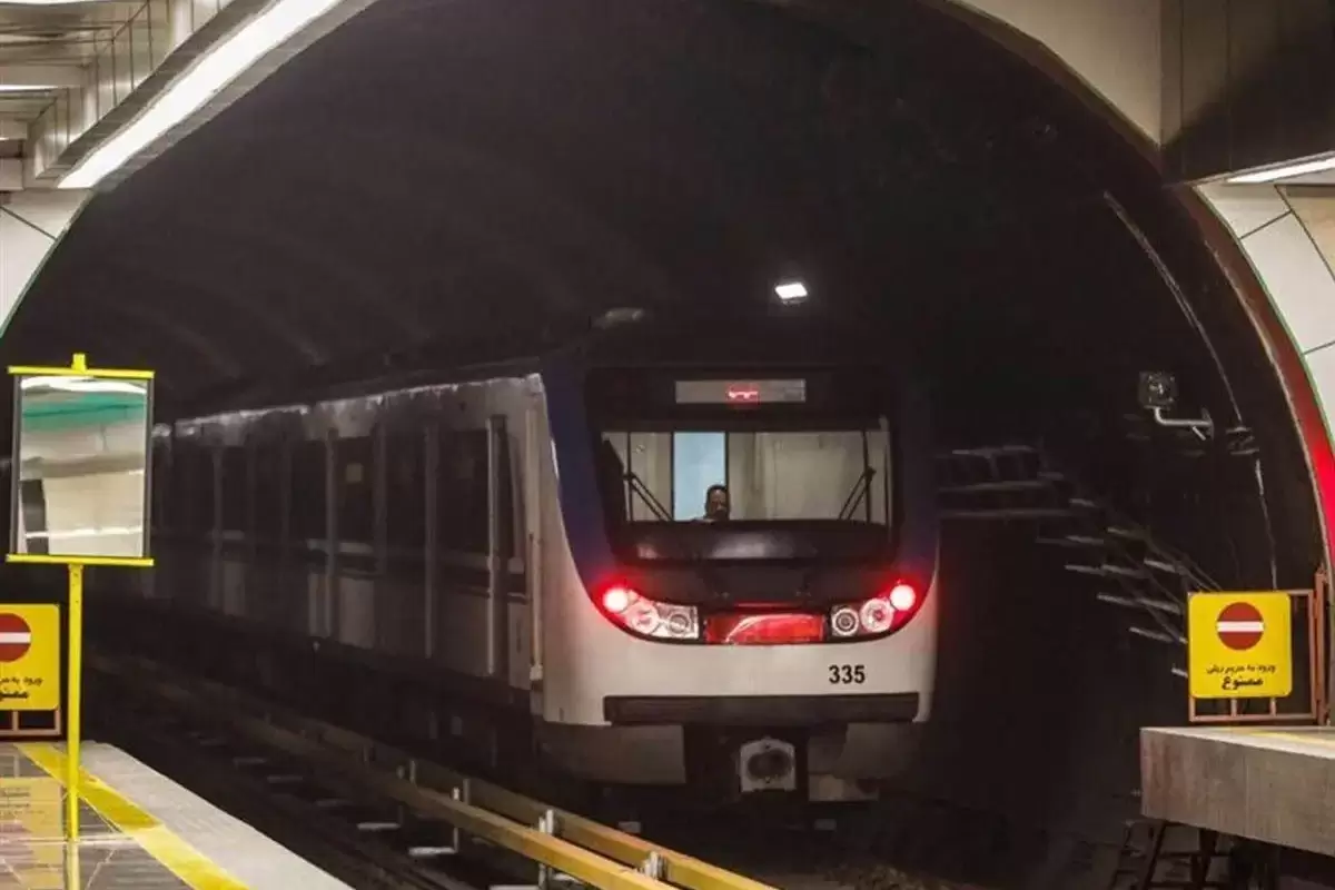 جزئیات خروج واگن از متروی تهران/ قطار ملی وارد خط مترو می‌شود