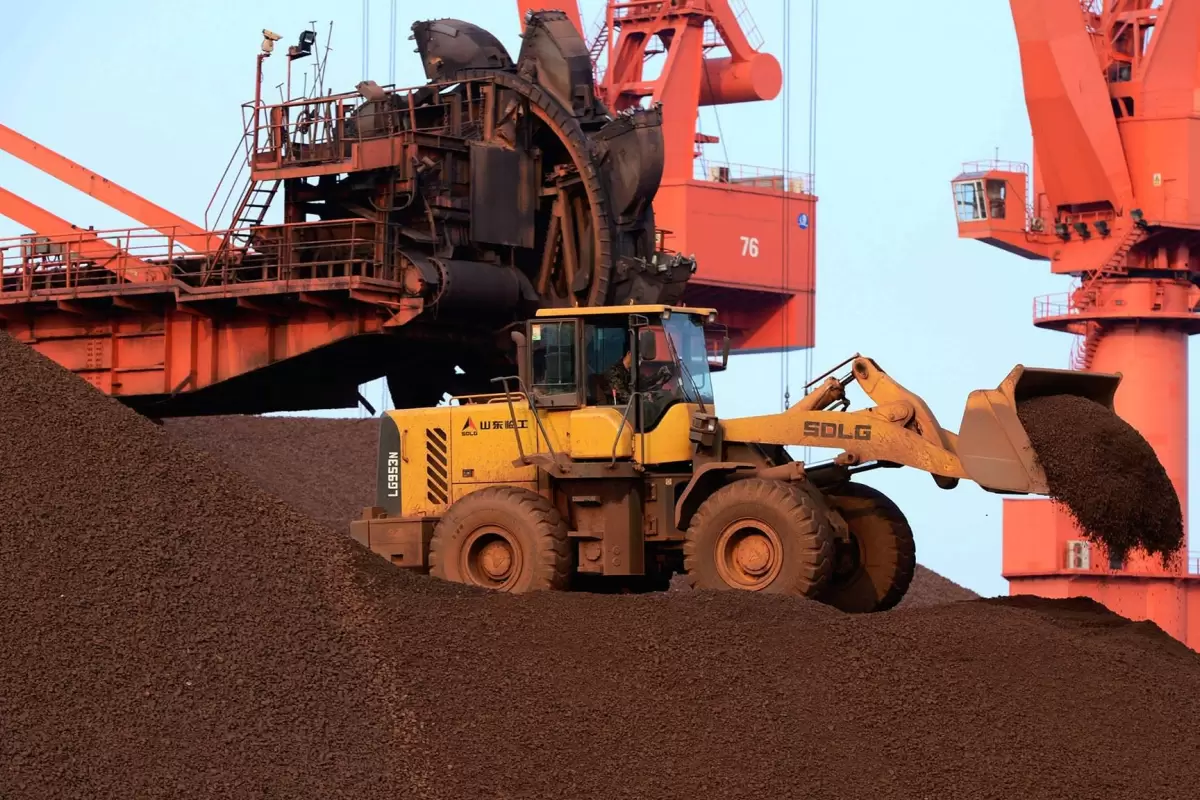 افت قیمت سنگ آهن به کف 4 ماهه پس از کاهش تقاضای فولاد از سوی چین