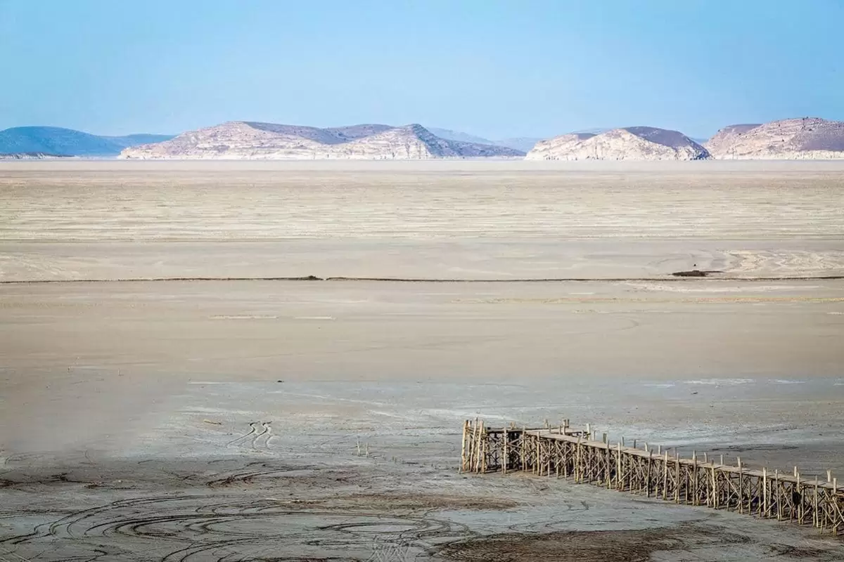 (ویدیو) نمک‌زار مرده یا چشمه‌های جوشان؟ واقعیت دریاچه ارومیه کدام است؟