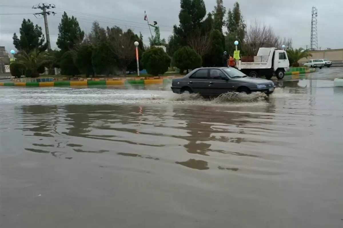 (ویدیو) تصاویر غرق شدن خودرو‌ها در بازندگی شدید کرمانشاه