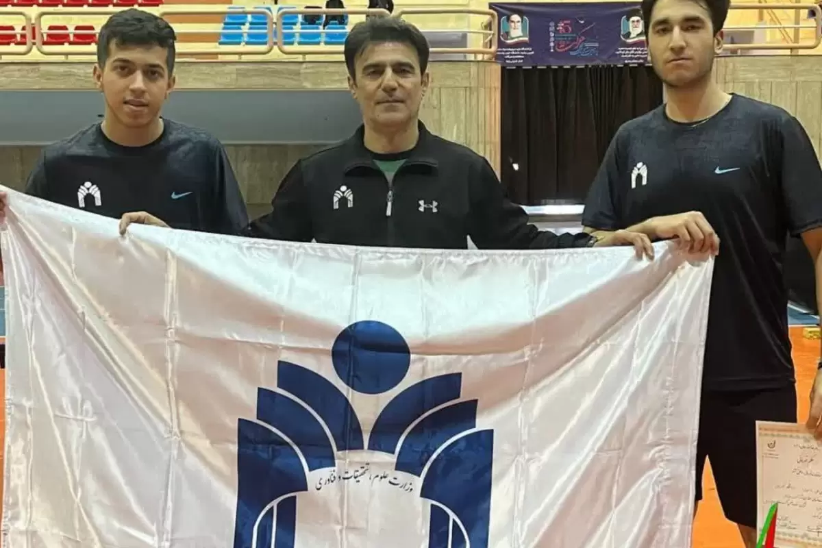 دانشجوی دانشگاه گلستان بر سکوی قهرمانی تنیس روی میز منطقه ۲ کشور