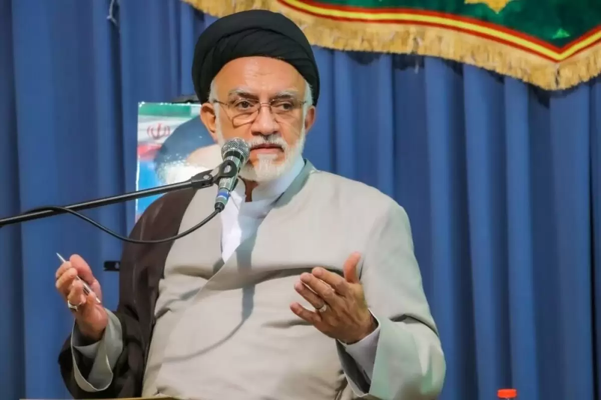روحانی فاقد سواد رسانه‌ای و اجتماعی شایسته حضور در مسجد نیست