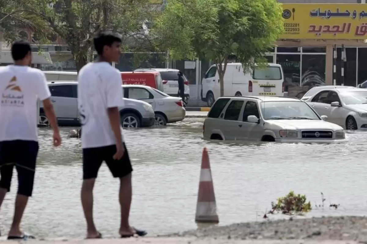 ببینید | تصاویر عجیب از بارش باران و جاری شدن سیلاب در دبی امارات