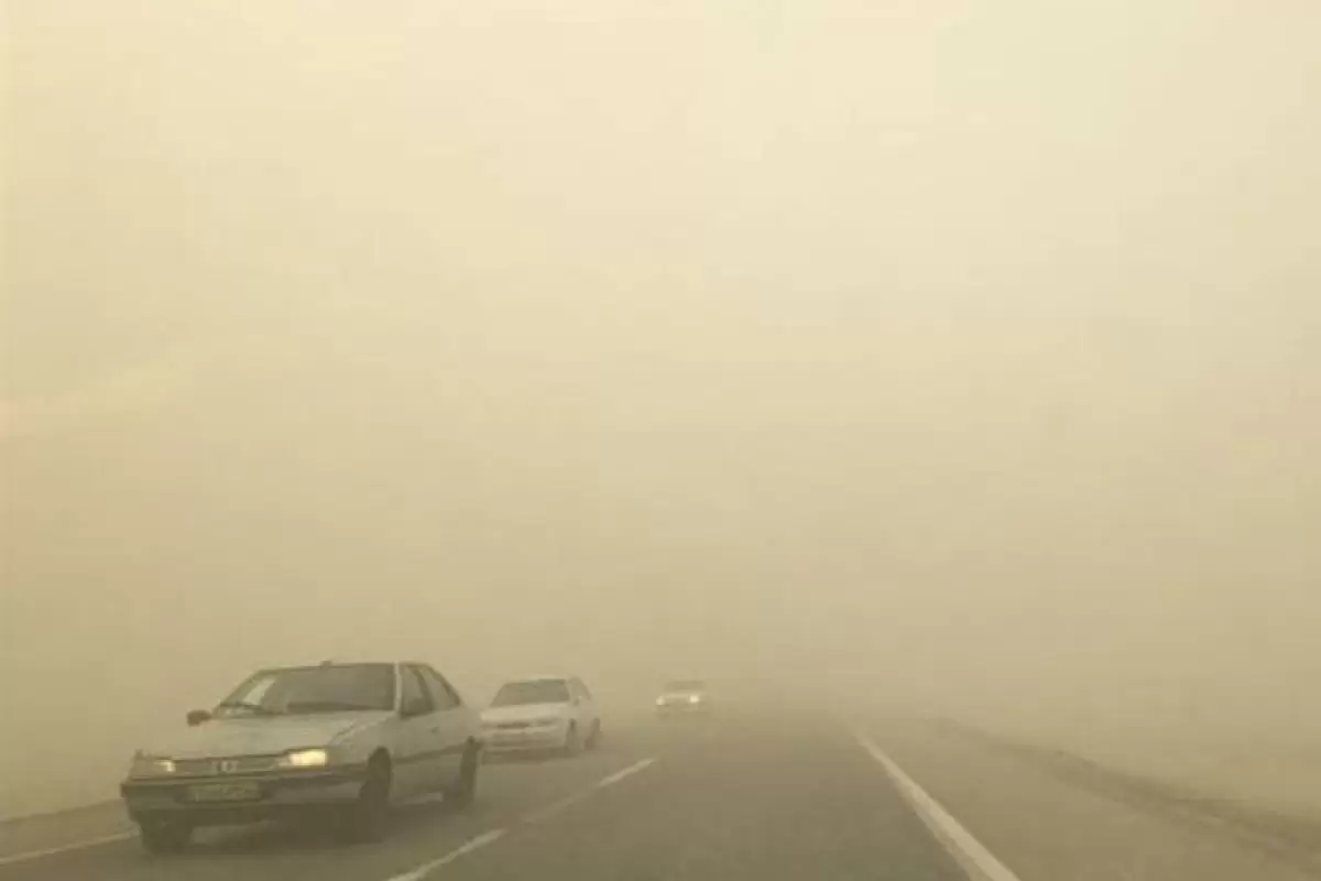 ببینید | تصاویر ترسناک از طوفان شن در مسیر جاده زاهدان