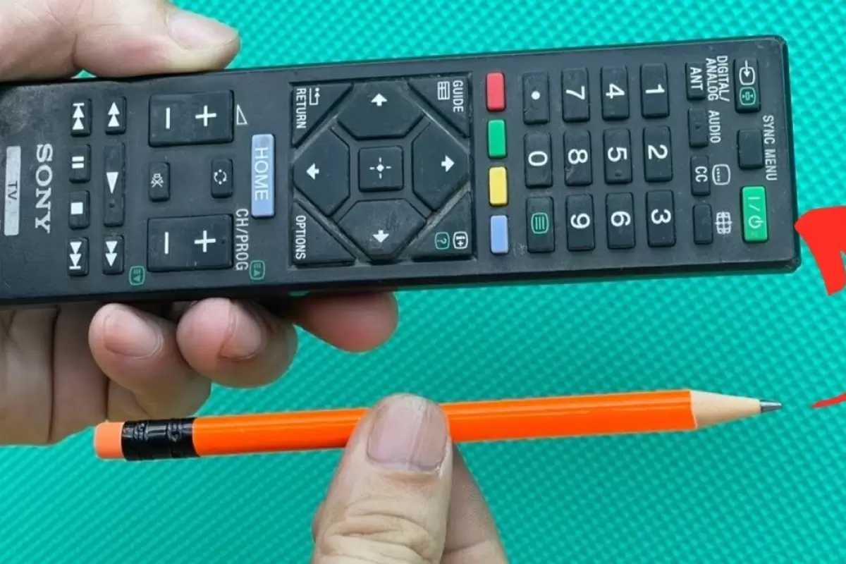 (ویدئو) اگر دکمه‌های کنترل تلویزیون خراب شد، چطور به سادگی تعمیرش کنید؟