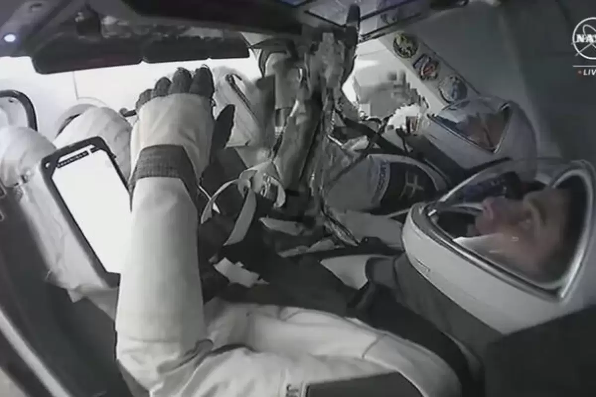 ببینید | یاسمین مقبلی به زمین رسید؛ لحظه فرود کپسول حامل فضانوردان کرو-۷ ناسا