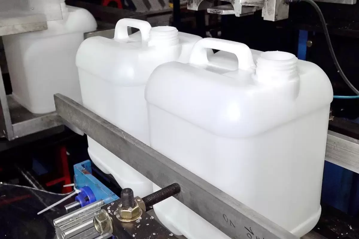 (ویدئو) فرآیند تولید دبه و ظروف پلاستیکی در کارخانه ای در کره جنوبی