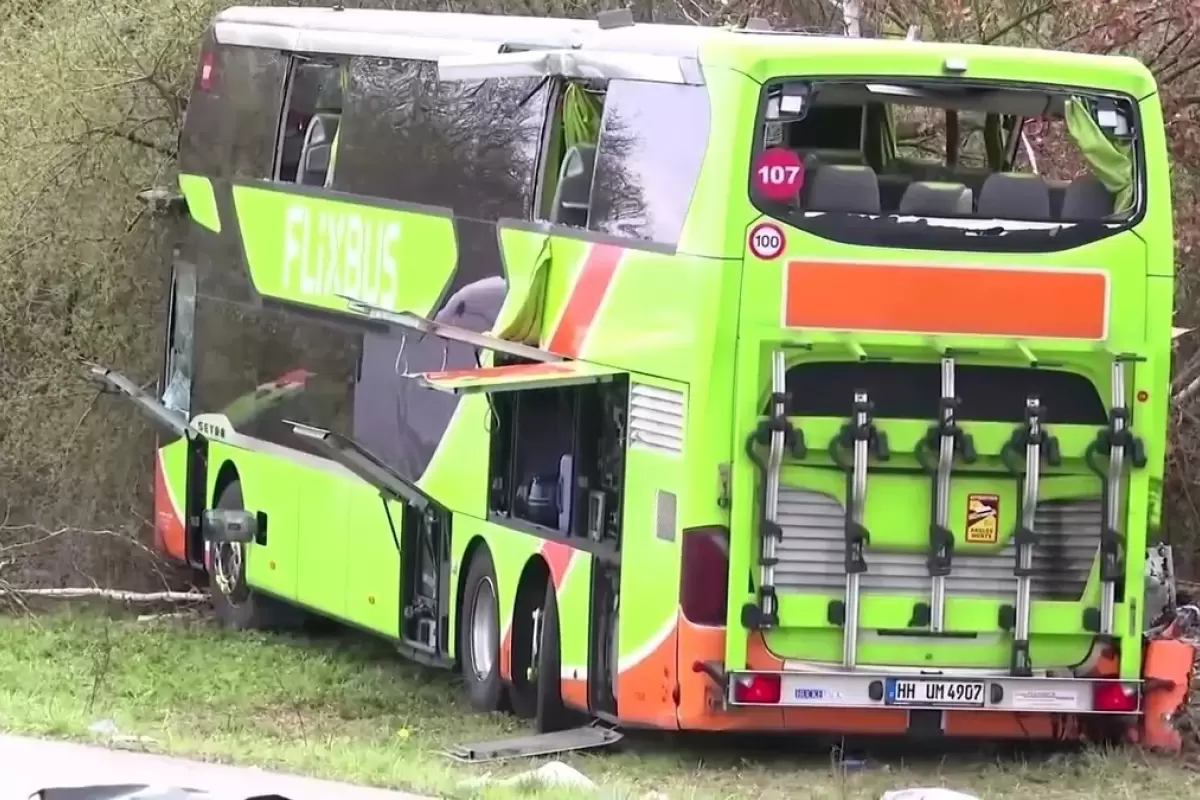 (ویدئو) حادثه مرگبار برای یک اتوبوس مسافربری در آلمان