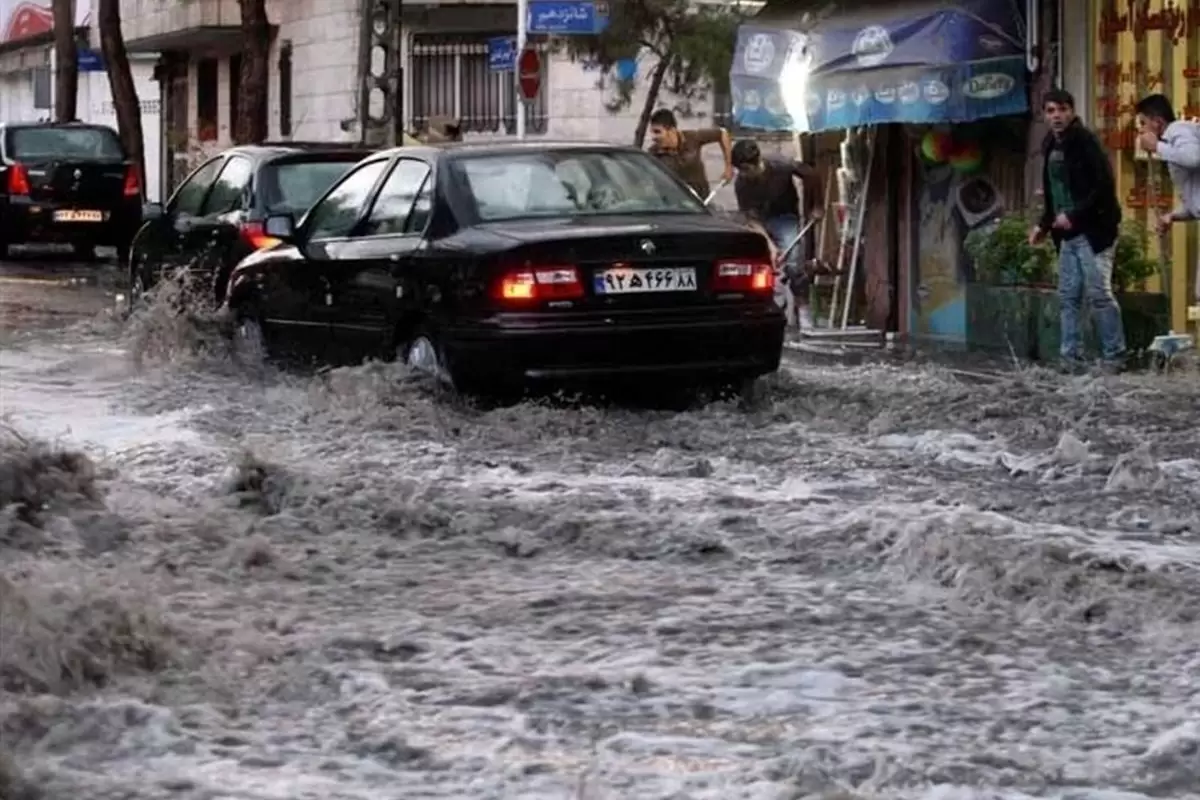 (ویدیو) بارش شدید باران در تهران و آبگرفتگی برخی معابر