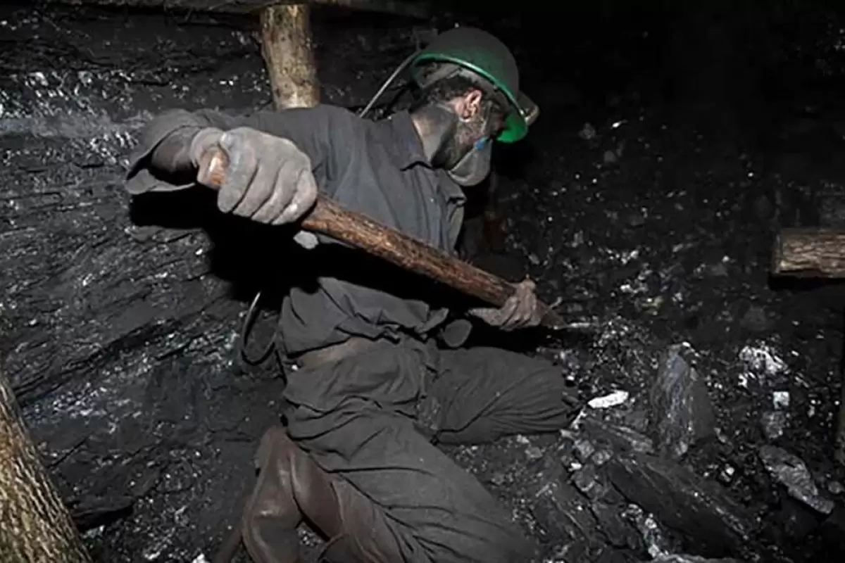 (ویدئو) فیش‌های حقوقی‌ عجیب کارگران معدن!