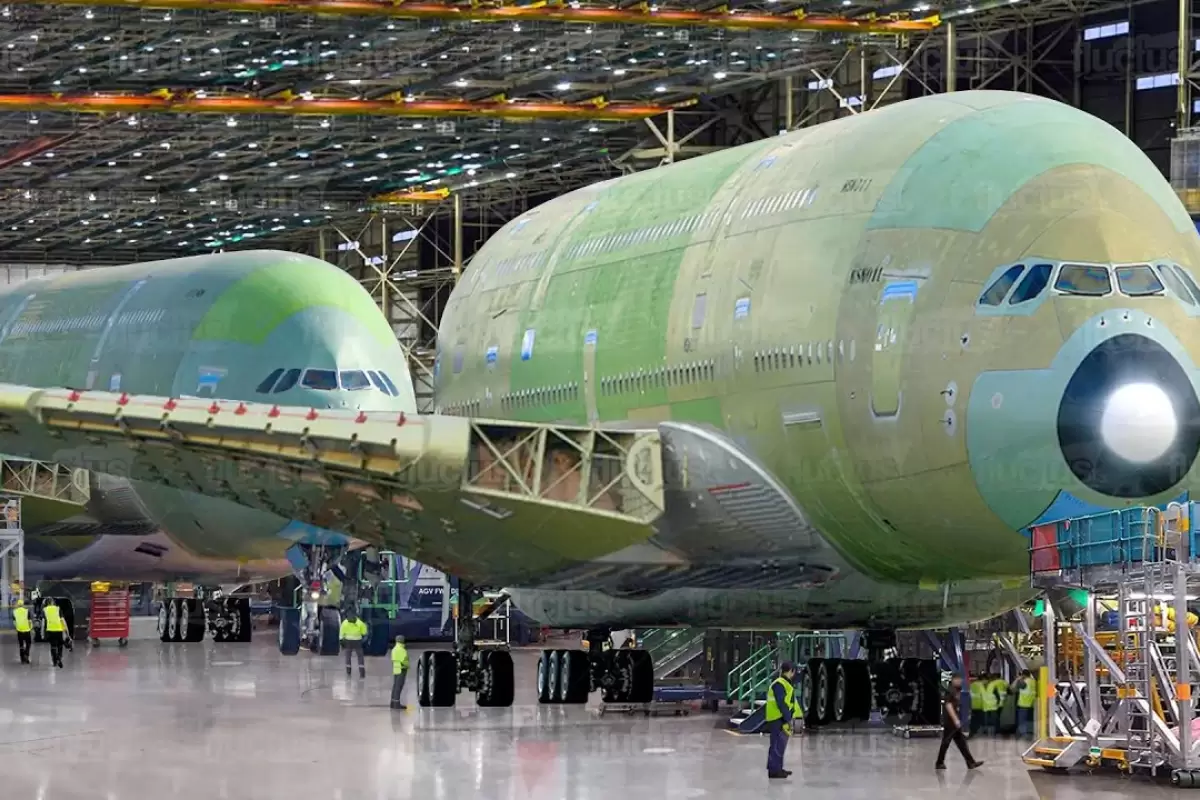 (ویدئو) چطور ایرباس A380 گران ترین هواپیمای مسافری جهان در کارخانه تولید می شود؟