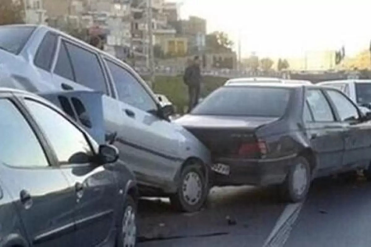 ببینید | تصادف زنجیره‌ای در اتوبان قم - تهران؛ ترافیک شدید در آزادراه