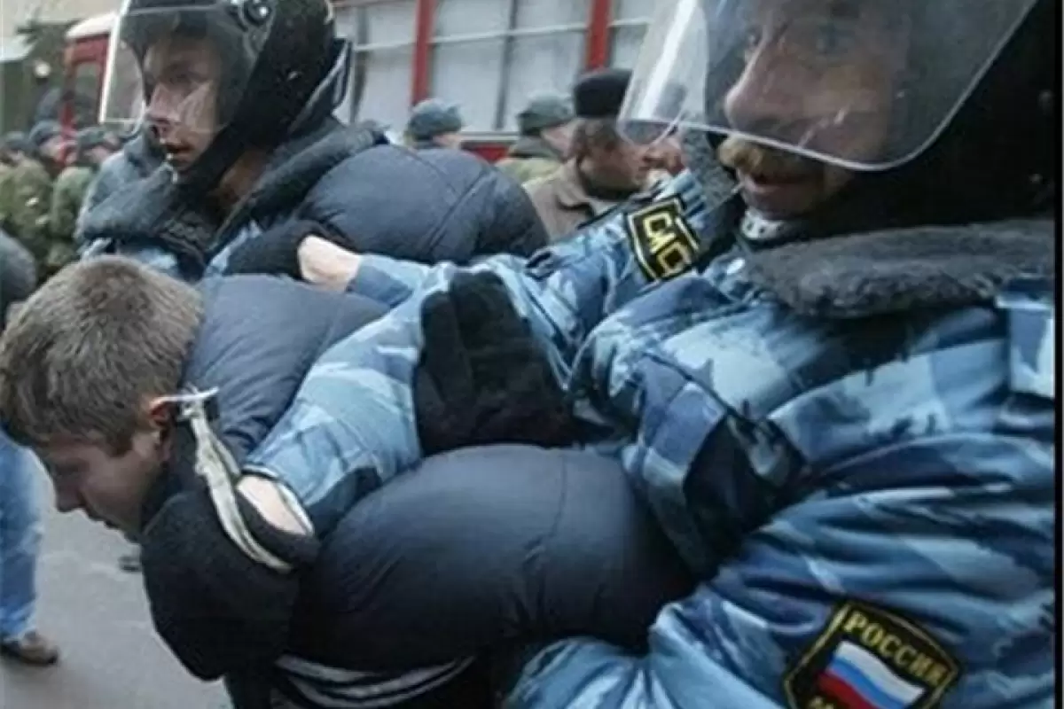ببینید | بازجویی خیابانی از بازداشت‌شده مظنون به حمله تروریستی در روسیه