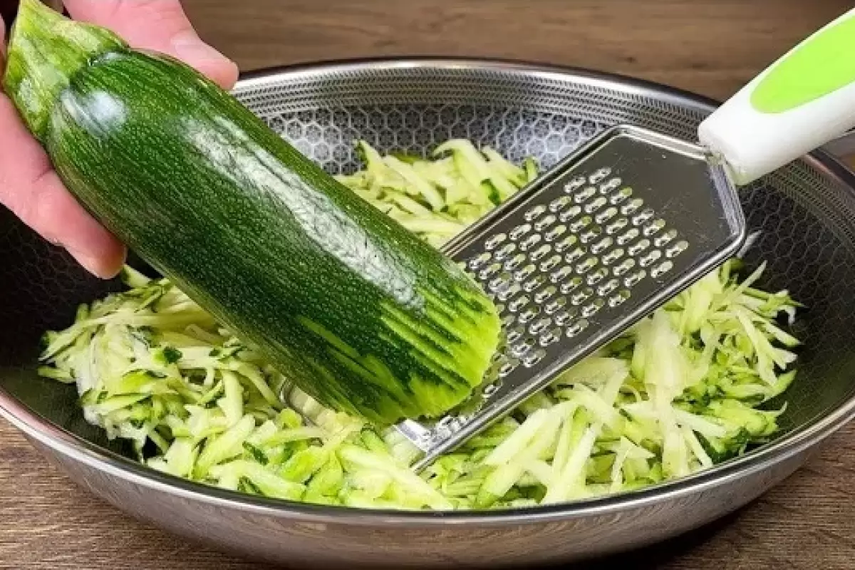 (ویدئو) آلمانی ها با کدو سبز این غذای خوشمزه و راحت را برای شام درست می کنند