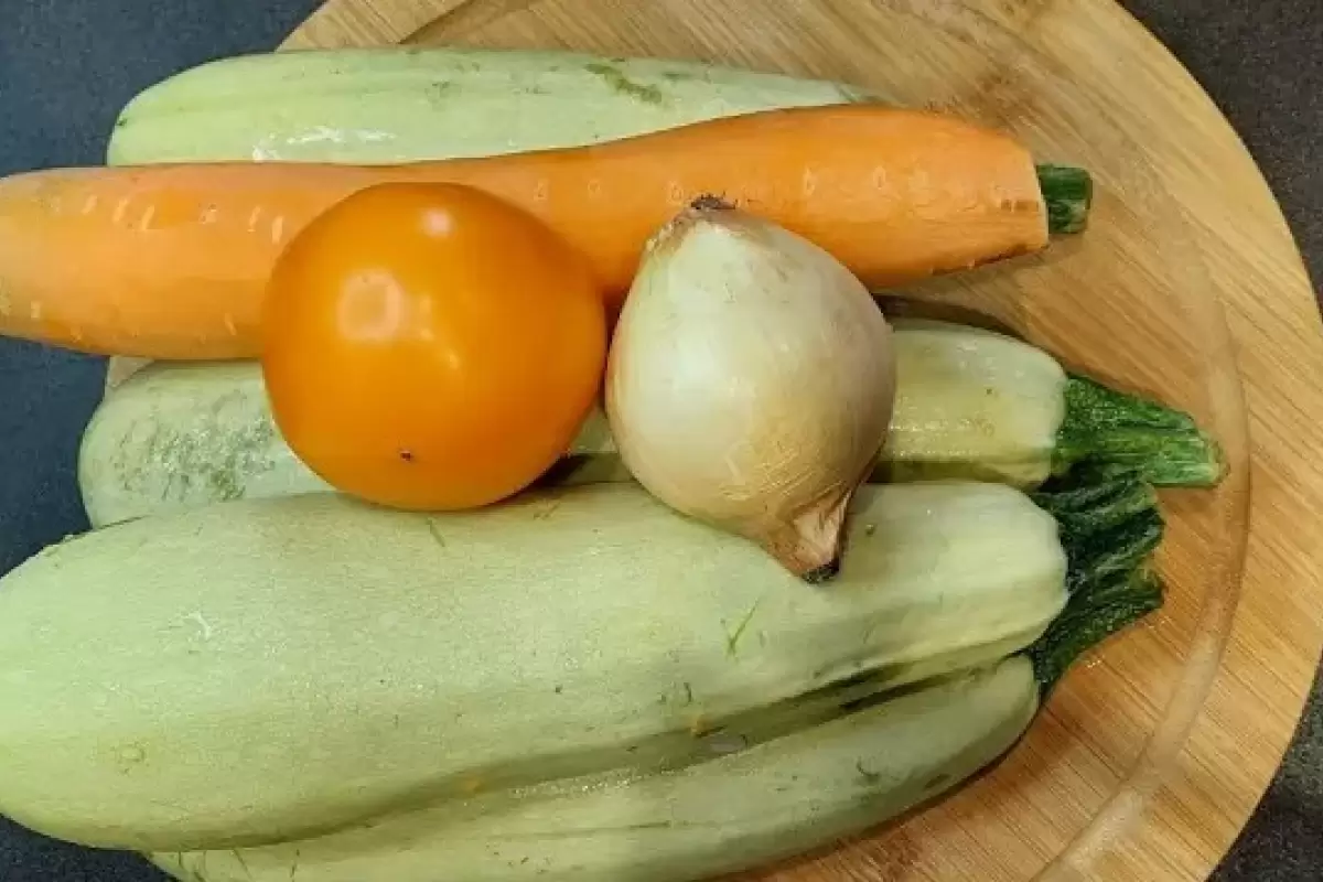 (ویدئو) با کدوسبز، هویج و گوجه فرنگی این غذای آلمانی را خیلی راحت بپزید