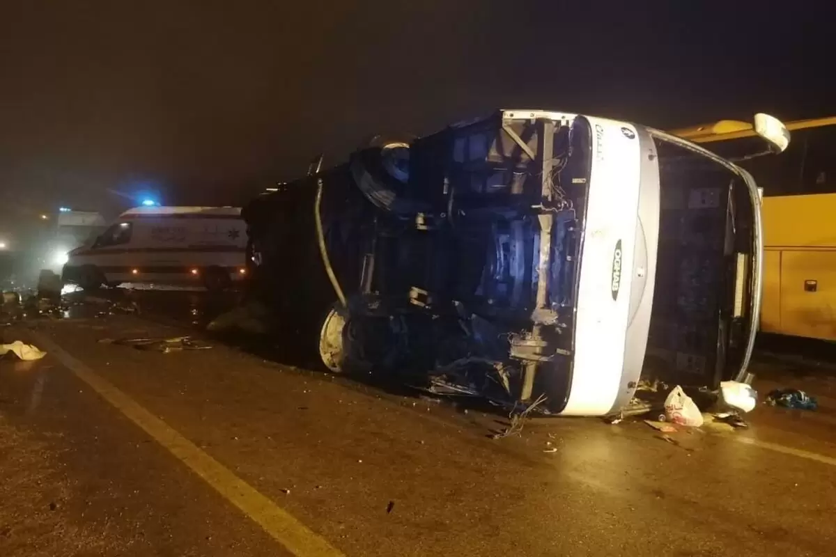 جزئیات تلخ واژگونی اتوبوس در استان فارس