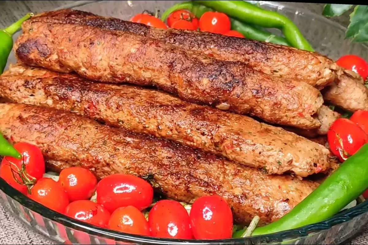 (ویدئو) ساده ترین دستور پخت کباب کوبیده تابه ای بدون منقل و دود!