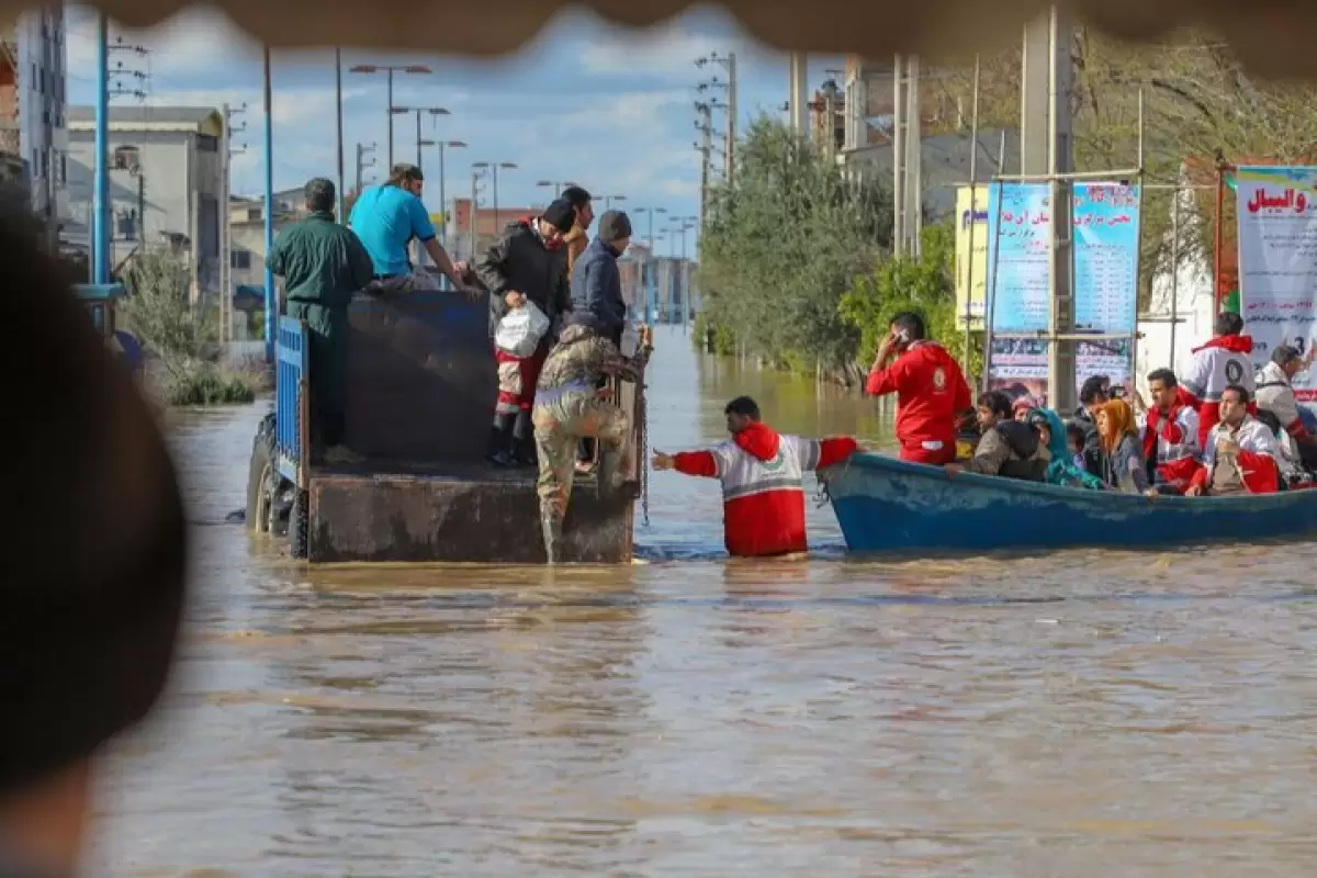 ببینید | جاری‌شدنِ سیلاب در نائین، کاشان و آران‌‍وبیدگل