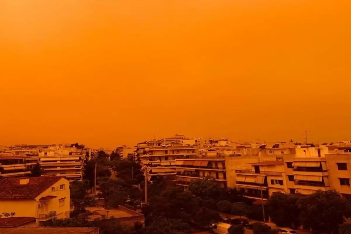 (ویدئو) چرا آسمان آتن نارنجی شد؟