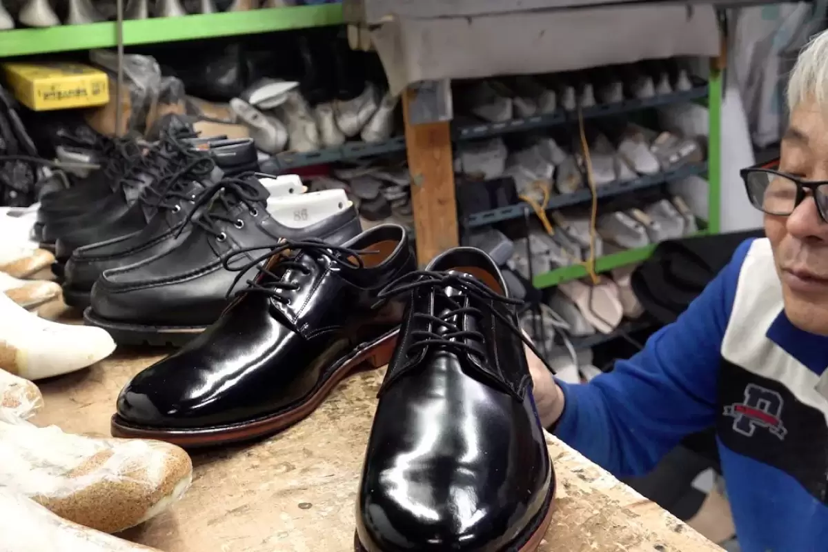 (ویدئو) فرآیند ساخت کفش های چرمی زیبا در کارگاهی با 68 سال سابقه در کره