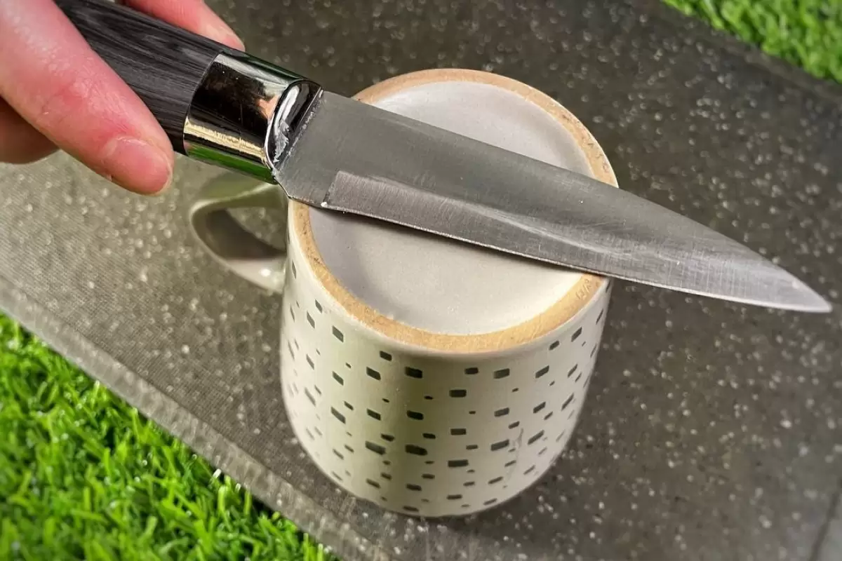(ویدئو) یک روش جدید برای تیز کردن چاقو با استفاده از لیوان سرامیکی