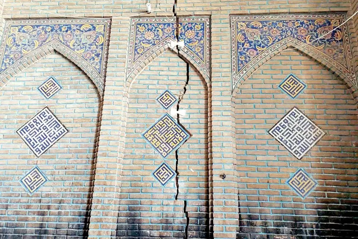 آژیر قرمز در اصفهان / فرونشست به آثار باستانی هم رسید