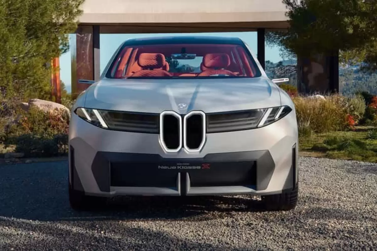 ببینید | تصاویر جالب از لوکس‌ترین و جدیدترین مدل BMW در خیابان‌های تهران