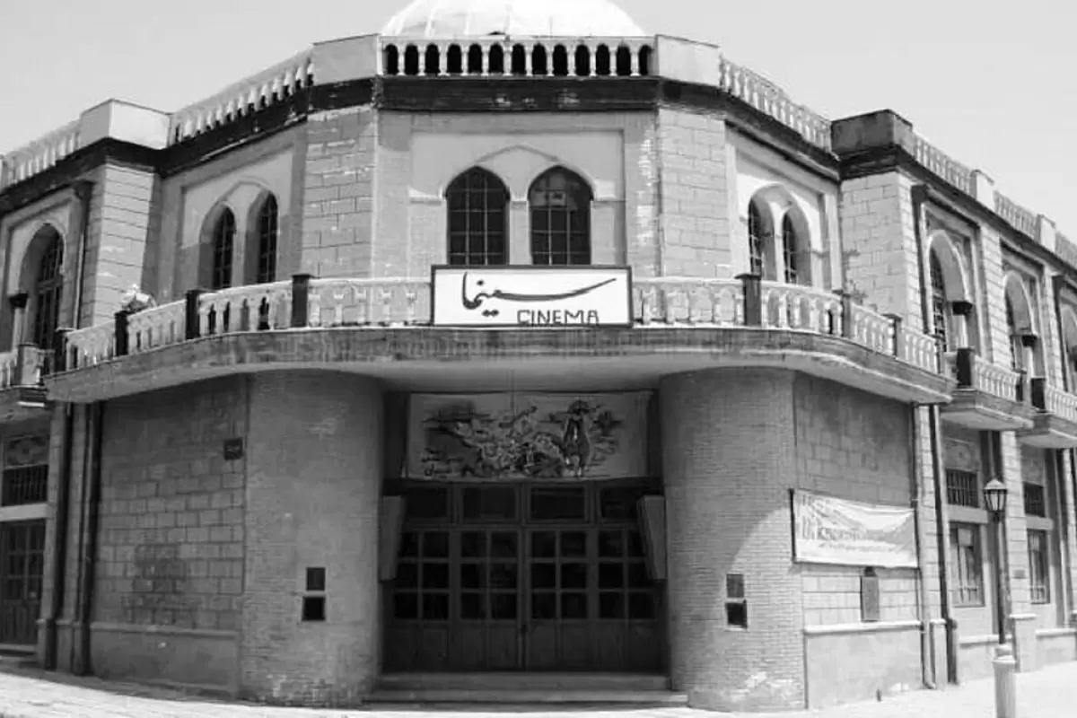 (عکس) وقتی جلوی سینما‌های تهران قلعه ساختند