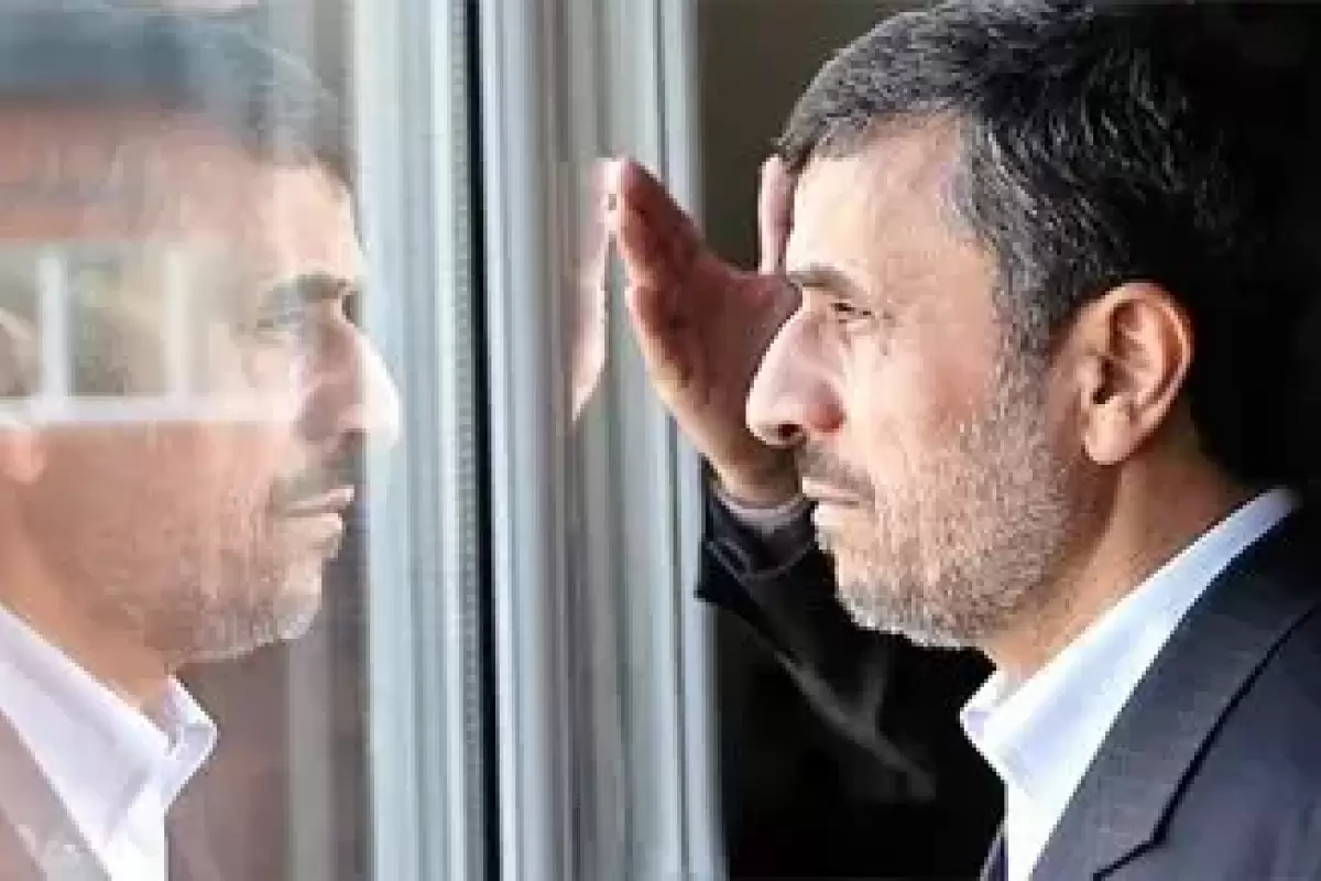 محمود احمدی‌نژاد زیر تابوت رفت! + عکس