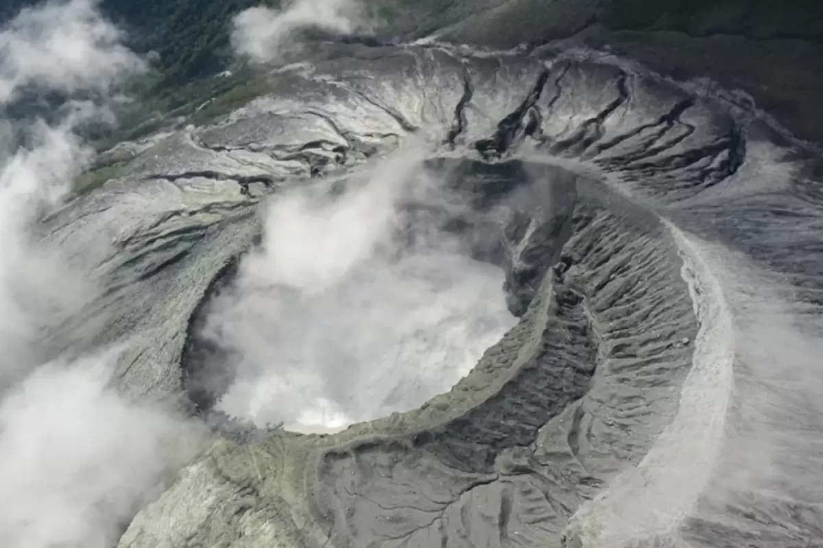 (ویدئو) نگرانی از فوران آتشفشان پواس در کاستاریکا