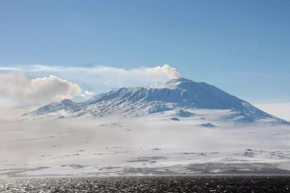آتشفشانی در قطب جنوب که «طلا» از آن فوران می‌کند