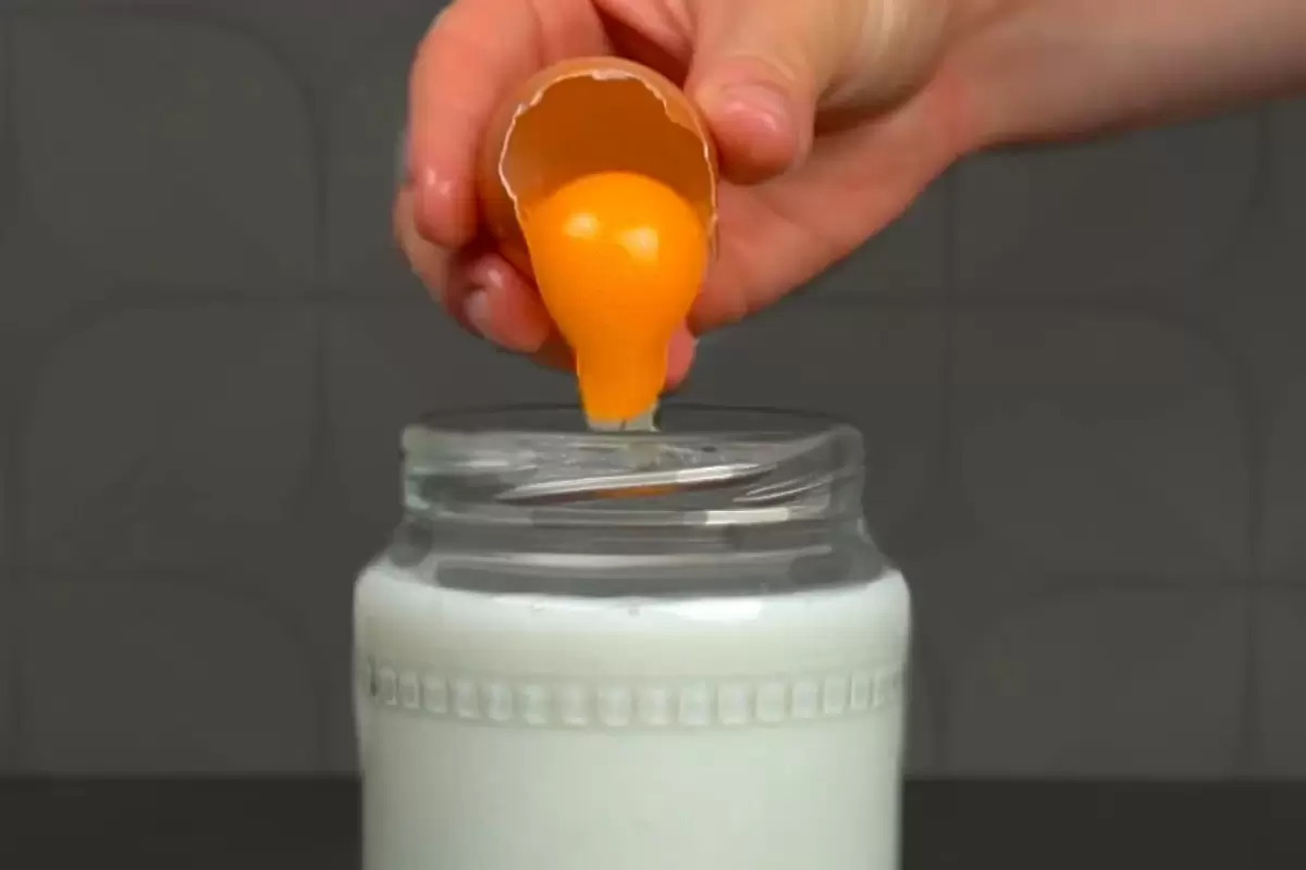 (ویدئو) طرز تهیه پنیر خانگی بدون سرکه با یک لیتر شیر و 2 تخم مرغ