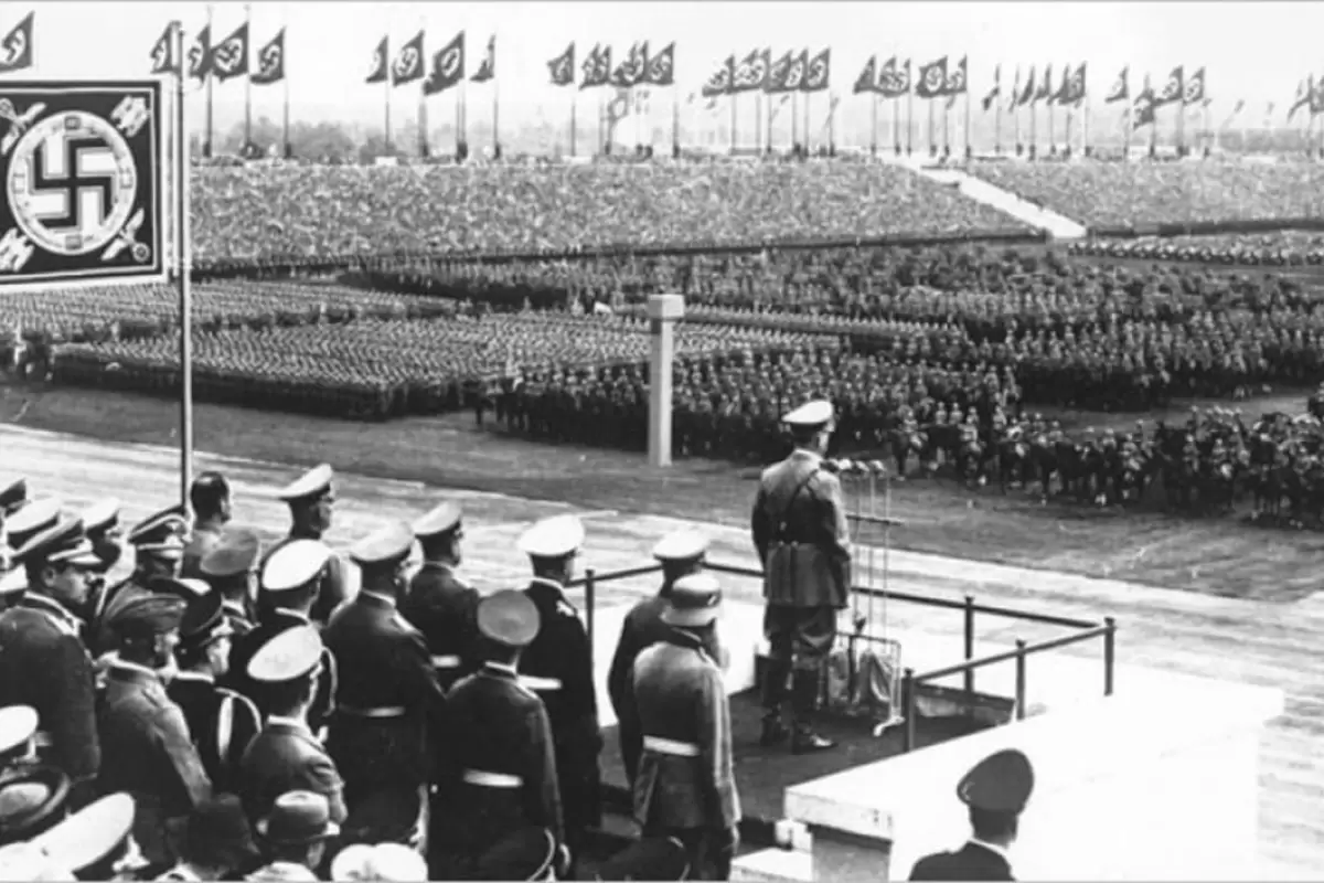 (عکس) رژه آلمانی‌ها در نازی‌آباد؛ مهندسان آلمانی در نازی‌آباد چه می‌کردند؟