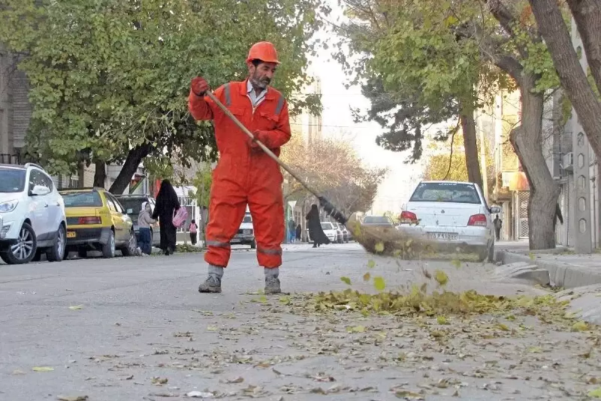 عضو شورای شهر: کارگران از طریق پیمانکاران با شهرداری ارتباط دارند