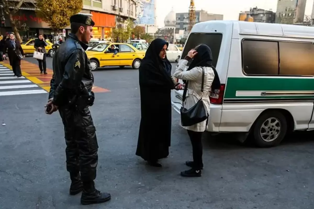 دشمن می‌خواهد با کمرنگ کردن ارزش‌های دینی مثل حجاب و ایجاد اختلاف به توفیقاتی برسد