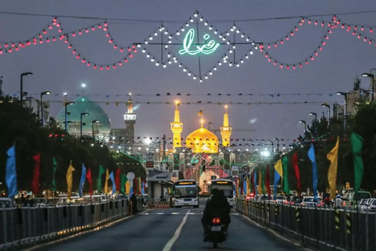 ببینید | تصاویری از آماده کردن خیابان‌های مشهد برای مراسم تشییع پیکر شهید رئیسی