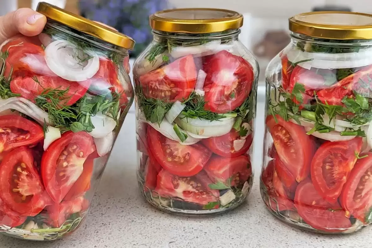(ویدئو) فرآیند درست کردن کنسرو گوجه فرنگی در خانه به سبک آشپز آلمانی