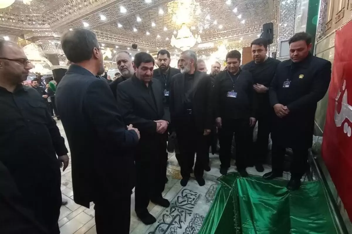 ببینید | تصاویر تازه از حضور مخبر در مراسم تدفین شهید موسوی در حرم عبدالعظیم