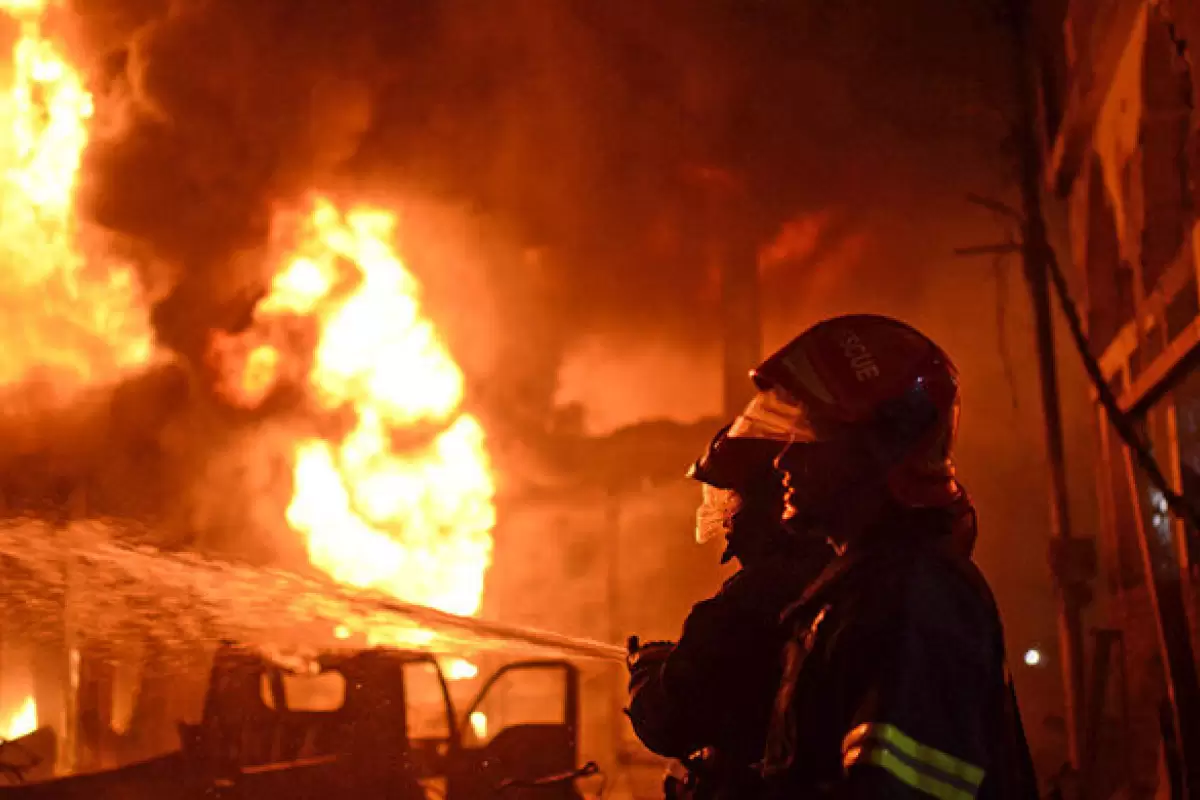 ببینید | اولین تصاویر از آتش‌سوزی در کارخانه صنایع نظامی دیل