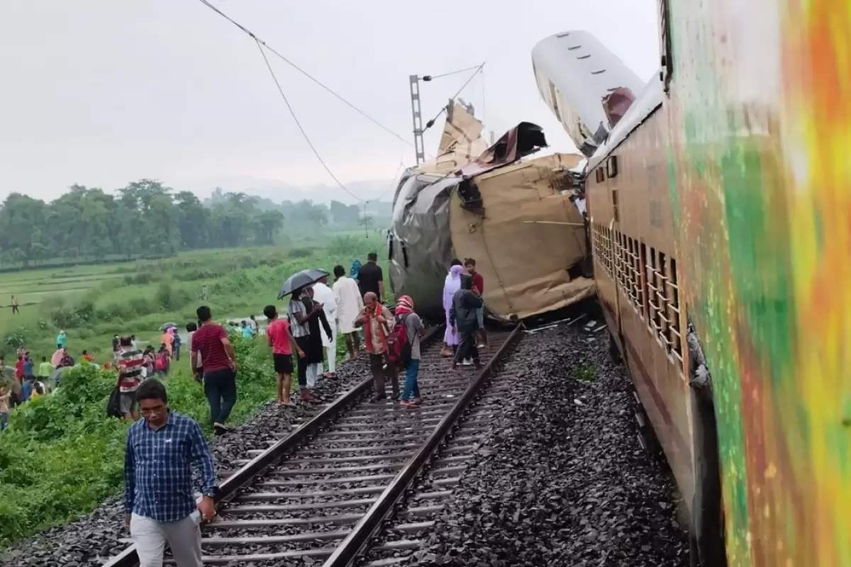 (ویدئو) تصادف مرگبار دو قطار در بنگال غربی