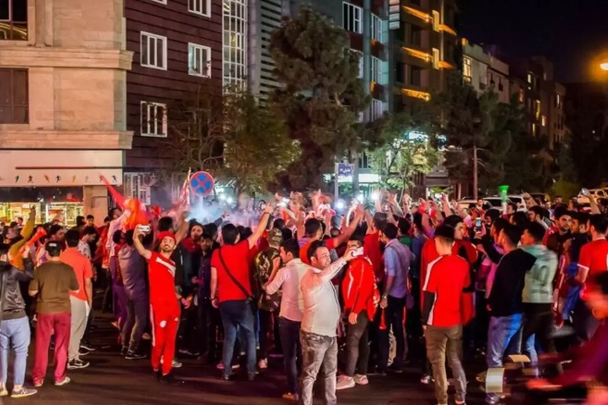 ببینید | جشن هواداران پرسپولیس پس از قهرمانی در خیابان‌های تهران