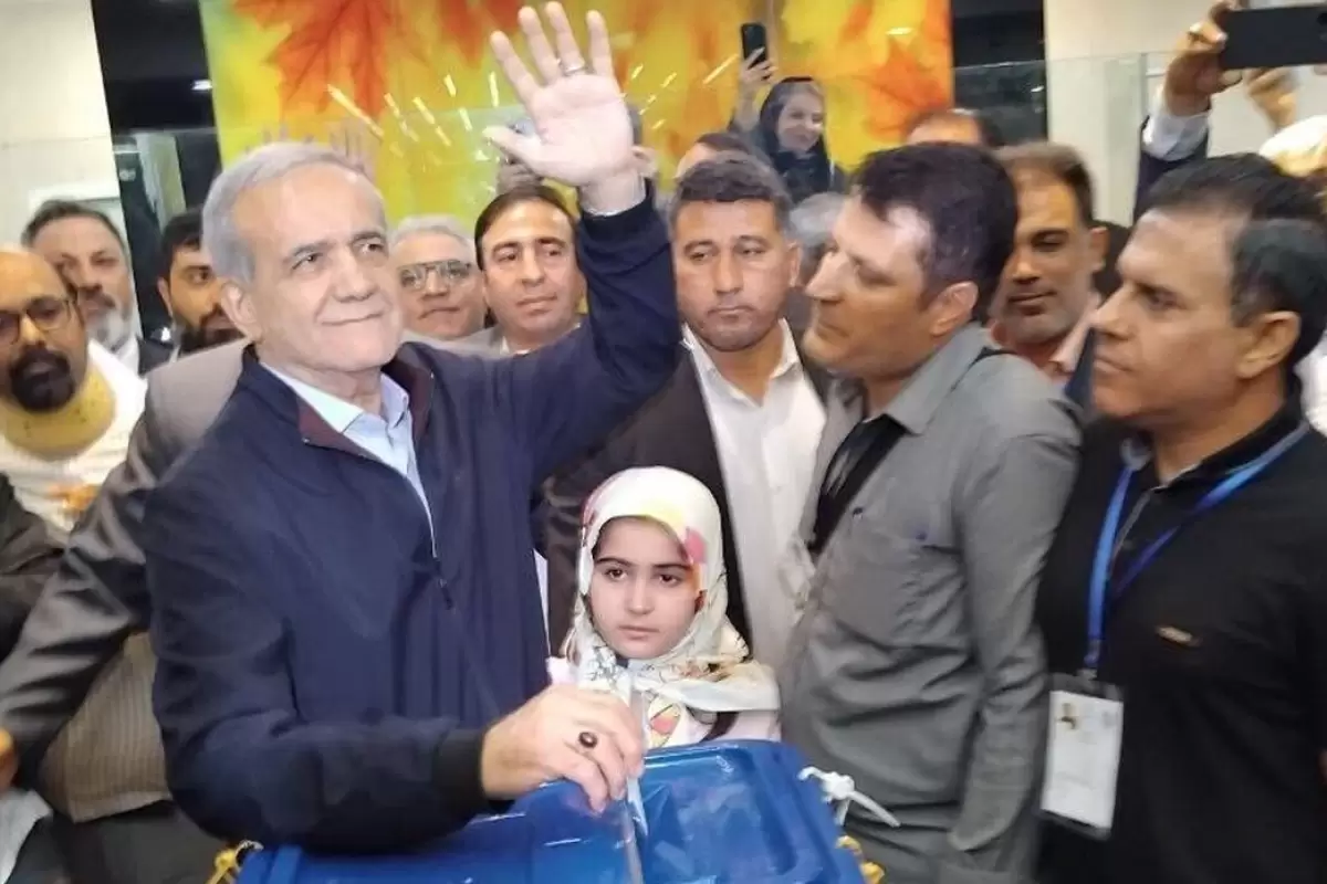 (ویدئو) مسعود پزشکیان رای خود را به صندوق انداخت