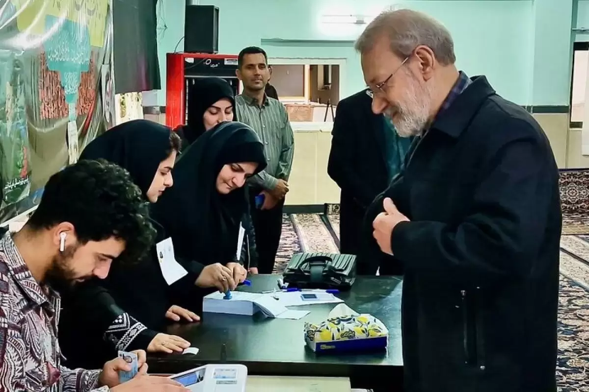 ببینید | اولین تصاویر از لاریجانی در یکی از شهرهای شمال پای صندوق رای
