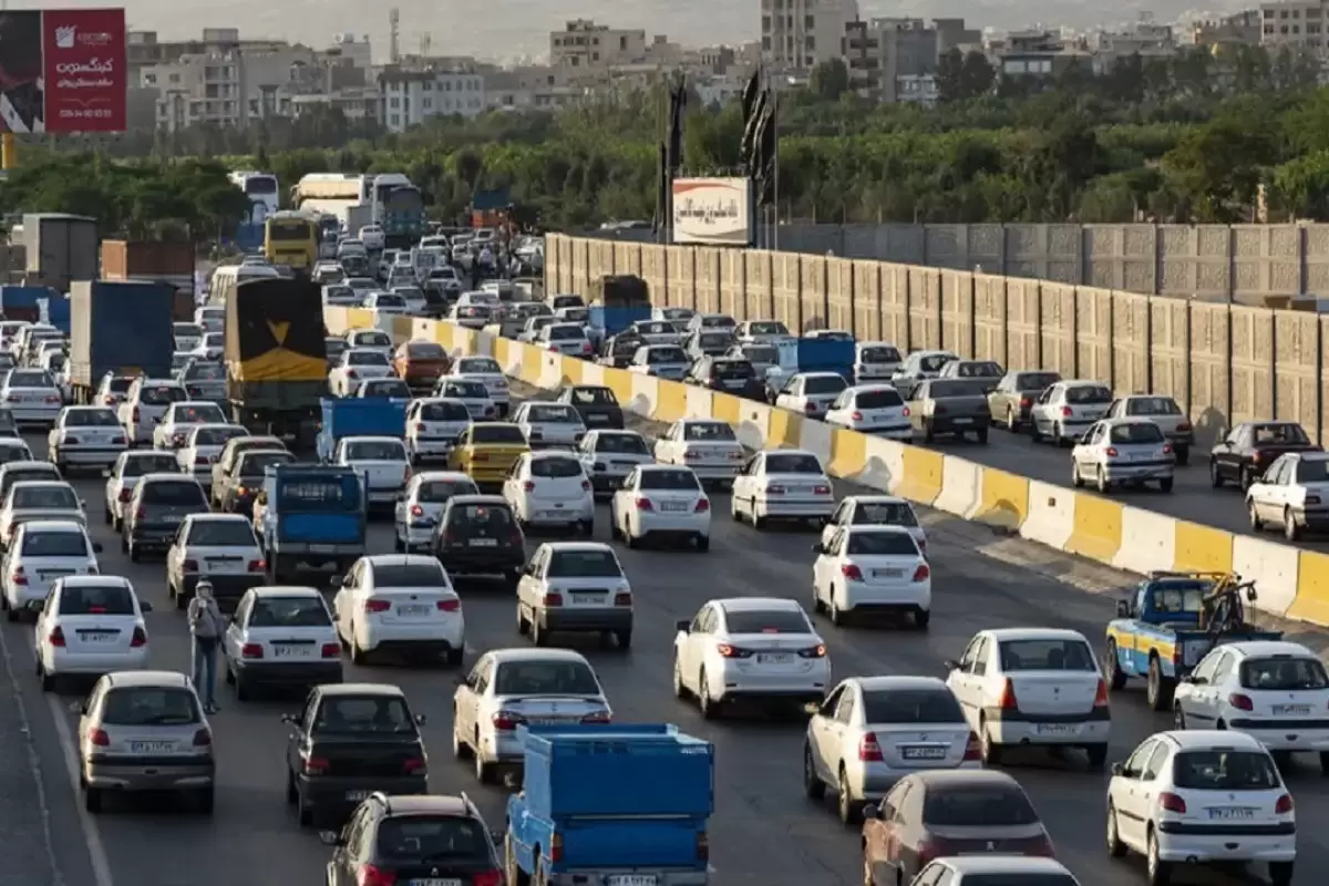 روزانه ۲۳۰۰ سال از عمر مردم تهران در ترافیک از دست می‌رود!