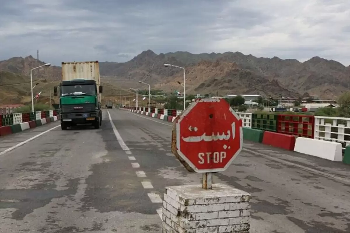 ترافیک در گذرگاه میلک؛ افغانستان پذیرش کامیون‌های ایرانی را محدود کرد
