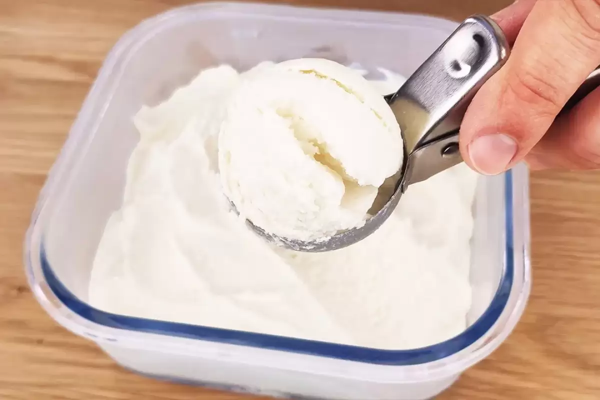 (ویدئو) طرز تهیه یک بستنی ساده وانیلی آلمانی در خانه