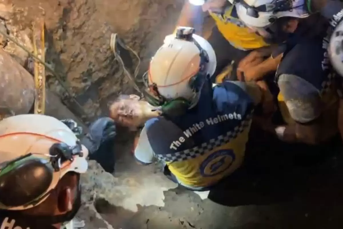 (ویدئو) عملیات شبانه برای نجات یک کودک سقوط کرده در چاه